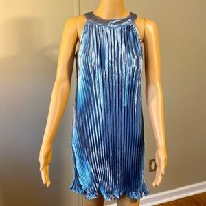 Ace fashion size small dress ties in back ruffle hem on bottom